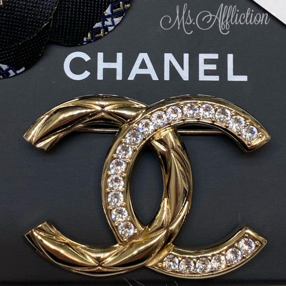 CHANEL Authentic XL Quilted *RARE* Gold Crystal Strass Brooch NWT